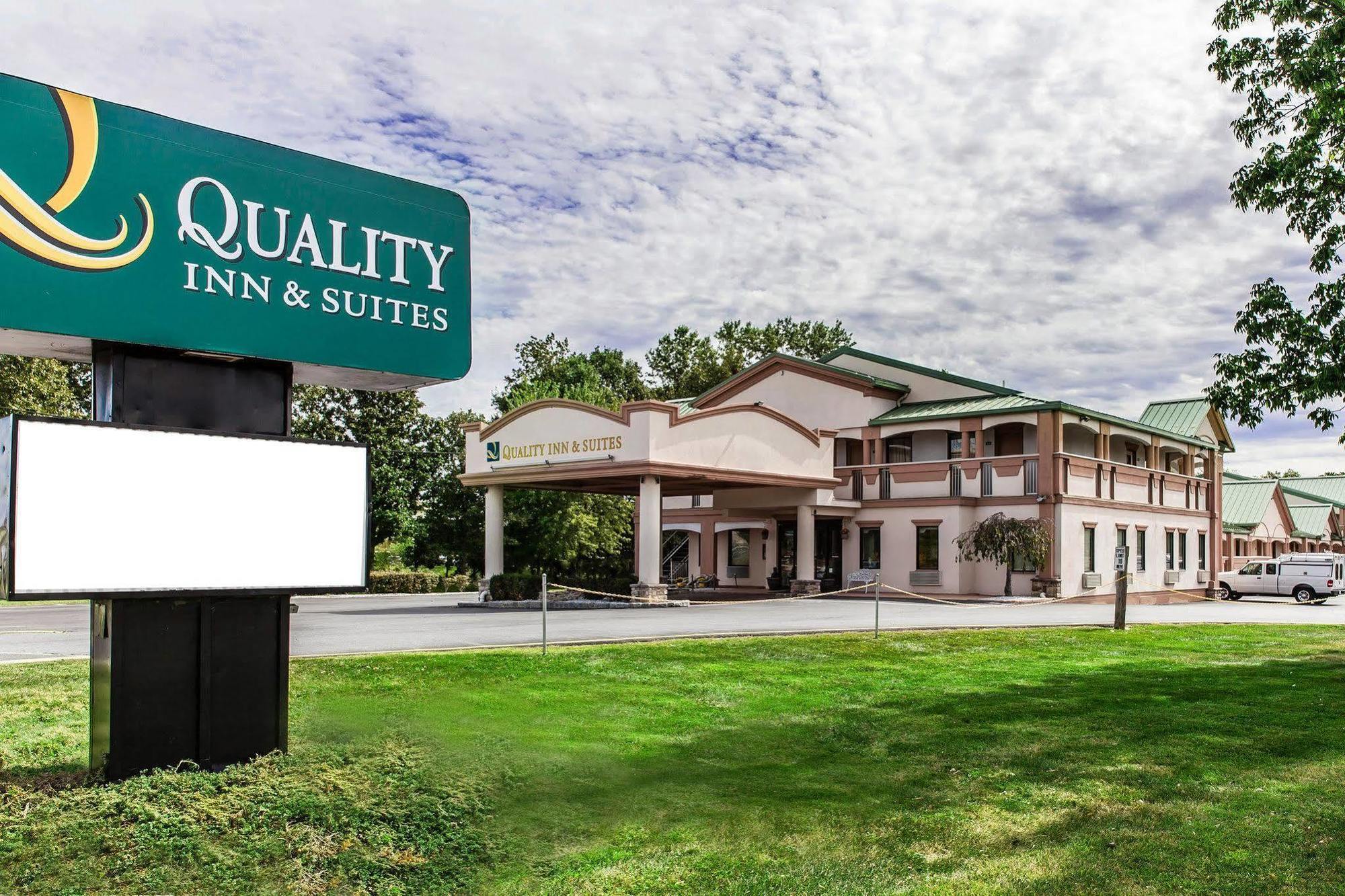 Quality Inn & Suites Quakertown-Allentown Exterior photo