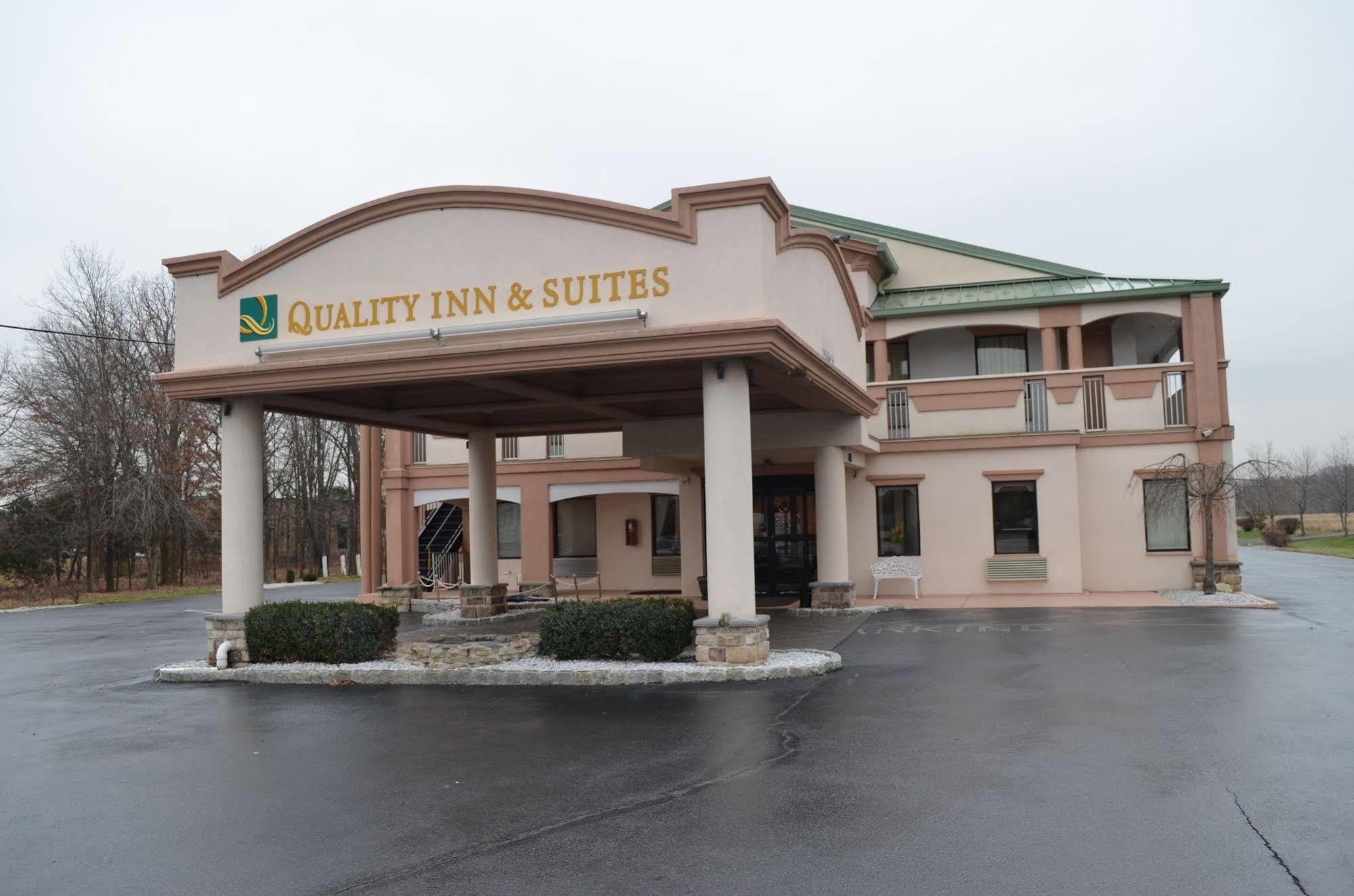 Quality Inn & Suites Quakertown-Allentown Exterior photo